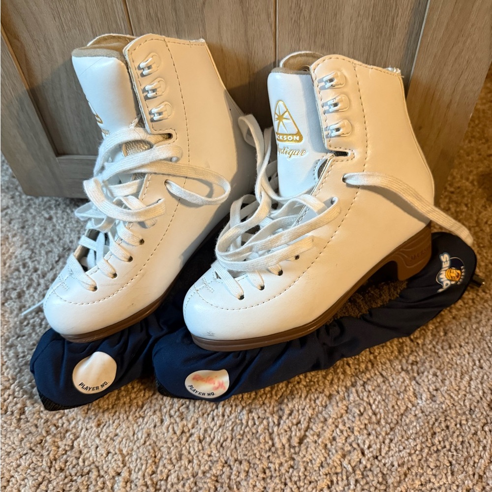 JACKSON Mystique girls figure skates